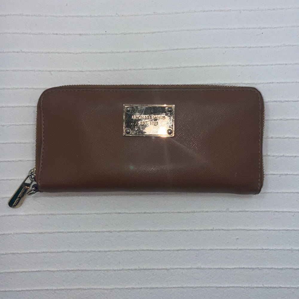Authentic Michael Kors Jet Set Zip Around Accordion Wallet